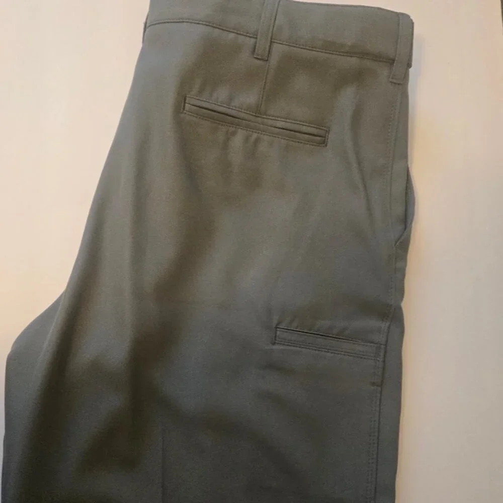 Men's‎ PGA Tour light olive green golf shorts Size 38